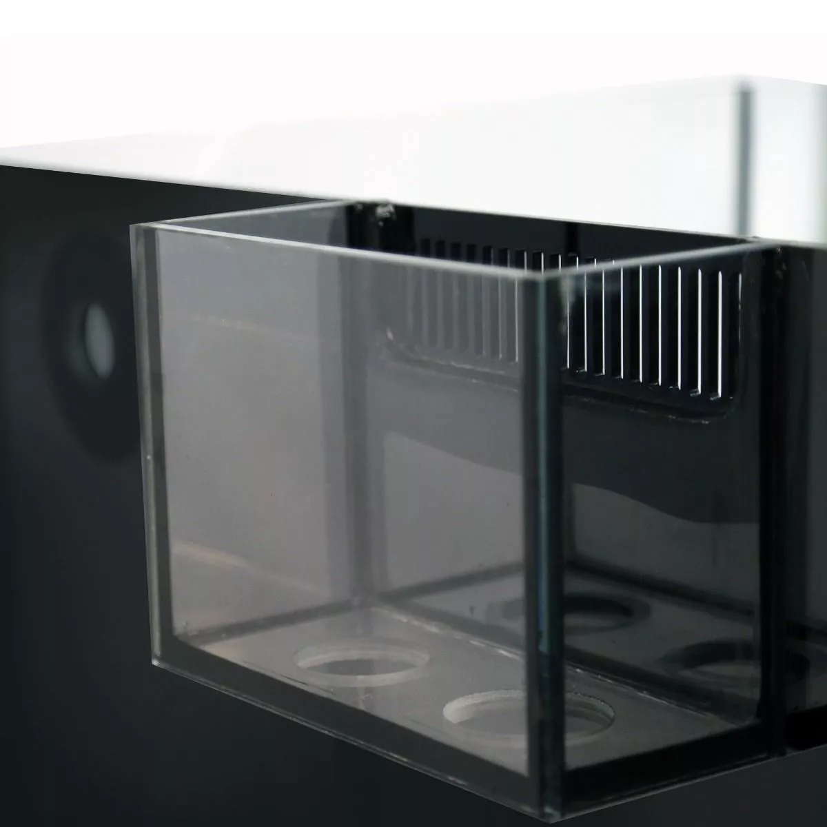 External overflow box on the Innovative Marine NUVO EXT 50 aquarium